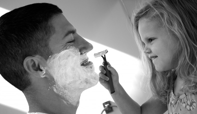 MUST PIN! Daddy Daughter Shaving Photos for Father's Day! By Designer Trapped in a Lawyer's Body for Tatertots & Jello. #fathersdayphotos