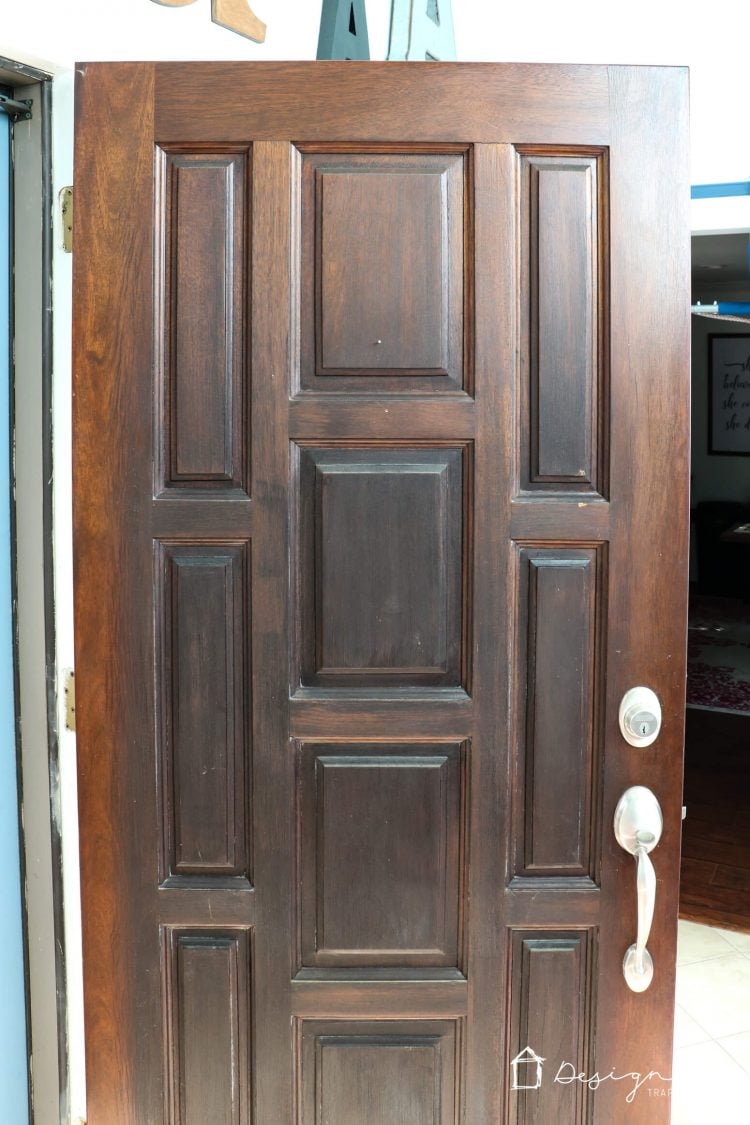 Never underestimate the impact of a simple front door update to increase your curb appeal! The bold color on this front door and the new hardware make it a total showstopper! #ad #CurbAppeal