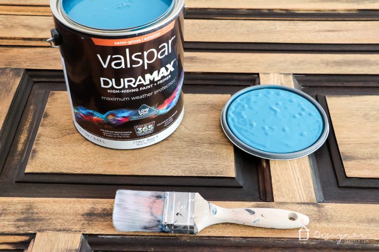 Never underestimate the impact of a simple front door update to increase your curb appeal! The bold color on this front door and the new hardware make it a total showstopper! #ad #CurbAppeal